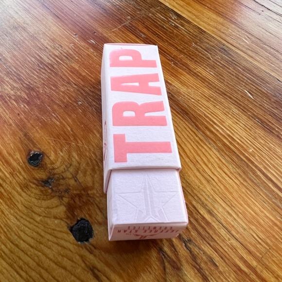 CHERRY SODA New in Box Jeffree‎ Star Velvet Trap Lipstick Muted Red - Picture 9 of 9